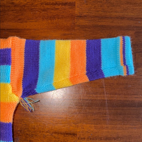 Four Suyos Girls Peruvian 100% wool hooded Sweater with Puffy embellishments. - Picture 14 of 14